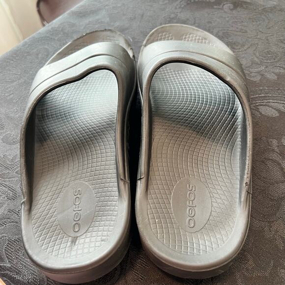 Oofos black sandals unisex men 7 women 9 - Picture 4 of 8